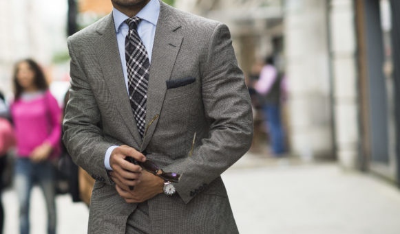 SUIT YOURSELF: HOW TO CHOOSE THE RIGHT SUIT FABRIC FOR YOU
